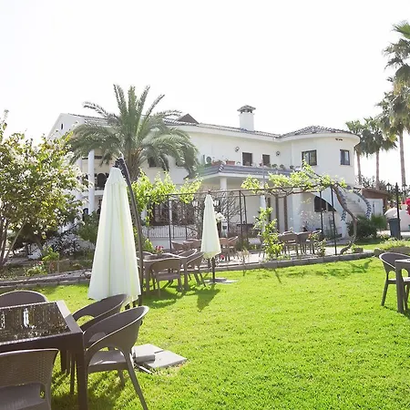 Meryem's Отель Agios Epiktitos