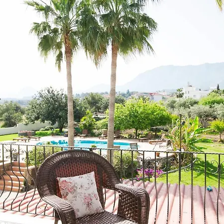 Meryem's Отель Agios Epiktitos